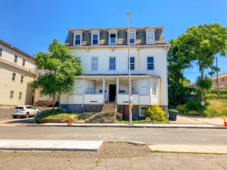 HORVATH & TREMBLAY SELLS 6UNIT MULTIFAMILY PROPERTY IN WORCESTER, MA